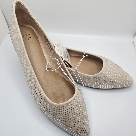Women's Flats - Picture 2 of 2